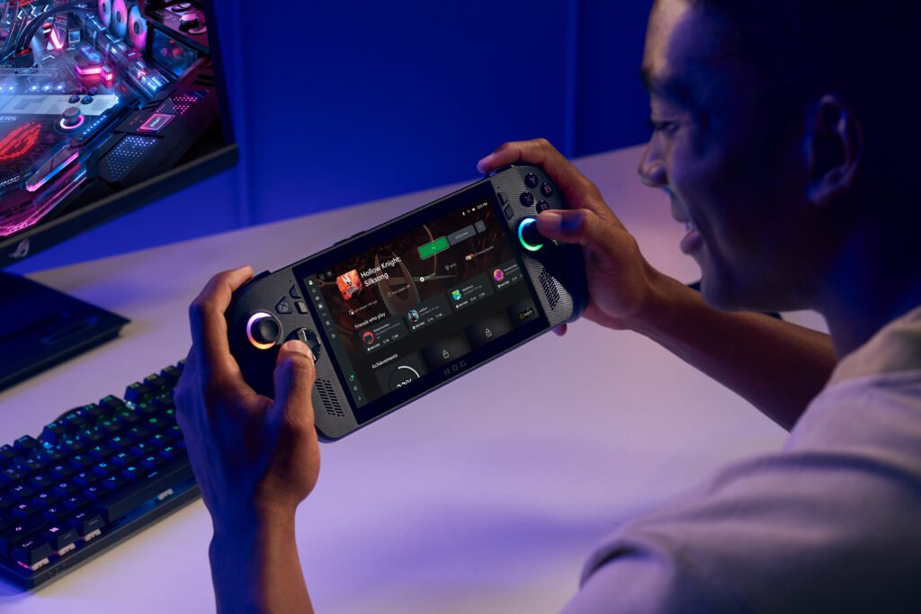 Nueva consola portátil ROG Ally X de ASUS Republic of Gamers con diseño ergonómico y potencia Ryzen AI