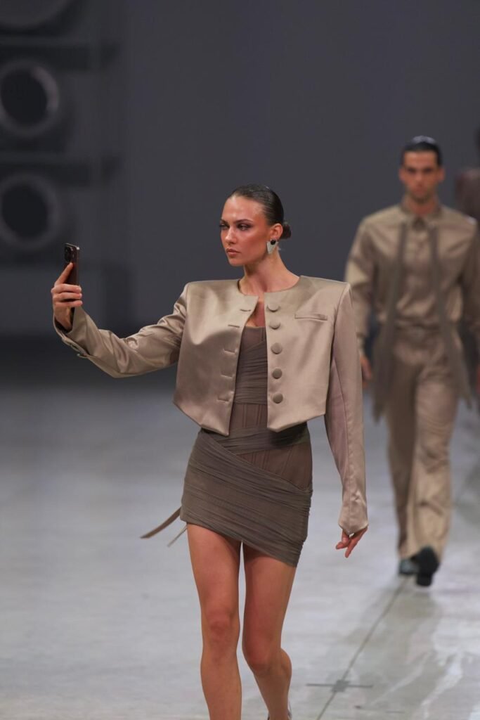 Interfaz de Xiaomi Health mostrando ritmo cardíaco y horas de sueño