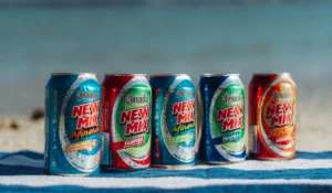 Grupo de amigos rooftop verano bebidas New Mix