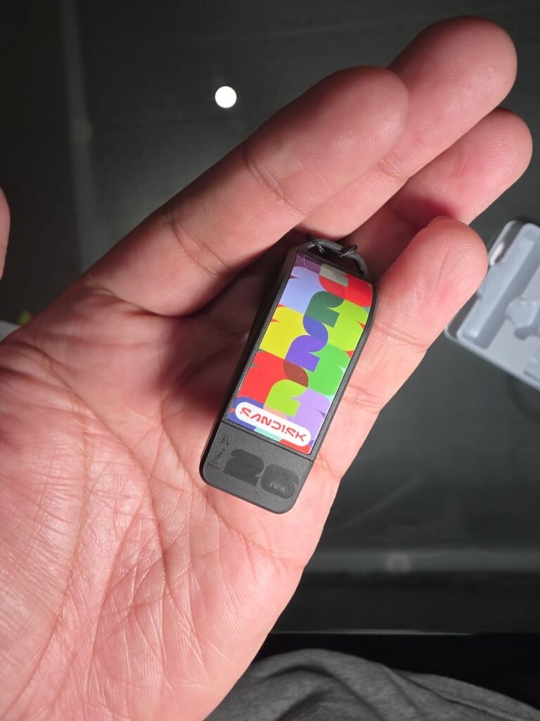 memoria Sandisk USB-C Flash Drive FIFA 2026 diseño tipo silbato