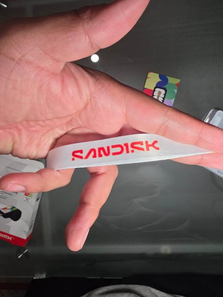 Sandisk FIFA 2026 USB-C Flash Drive con lanyard incluido