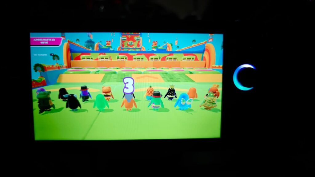 Pantalla de la ROG Ally X con Fall Guys v2