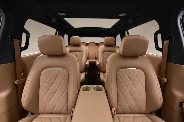 Cabina del Xiaomi SkyNomad con tres filas de asientos y diseño premium