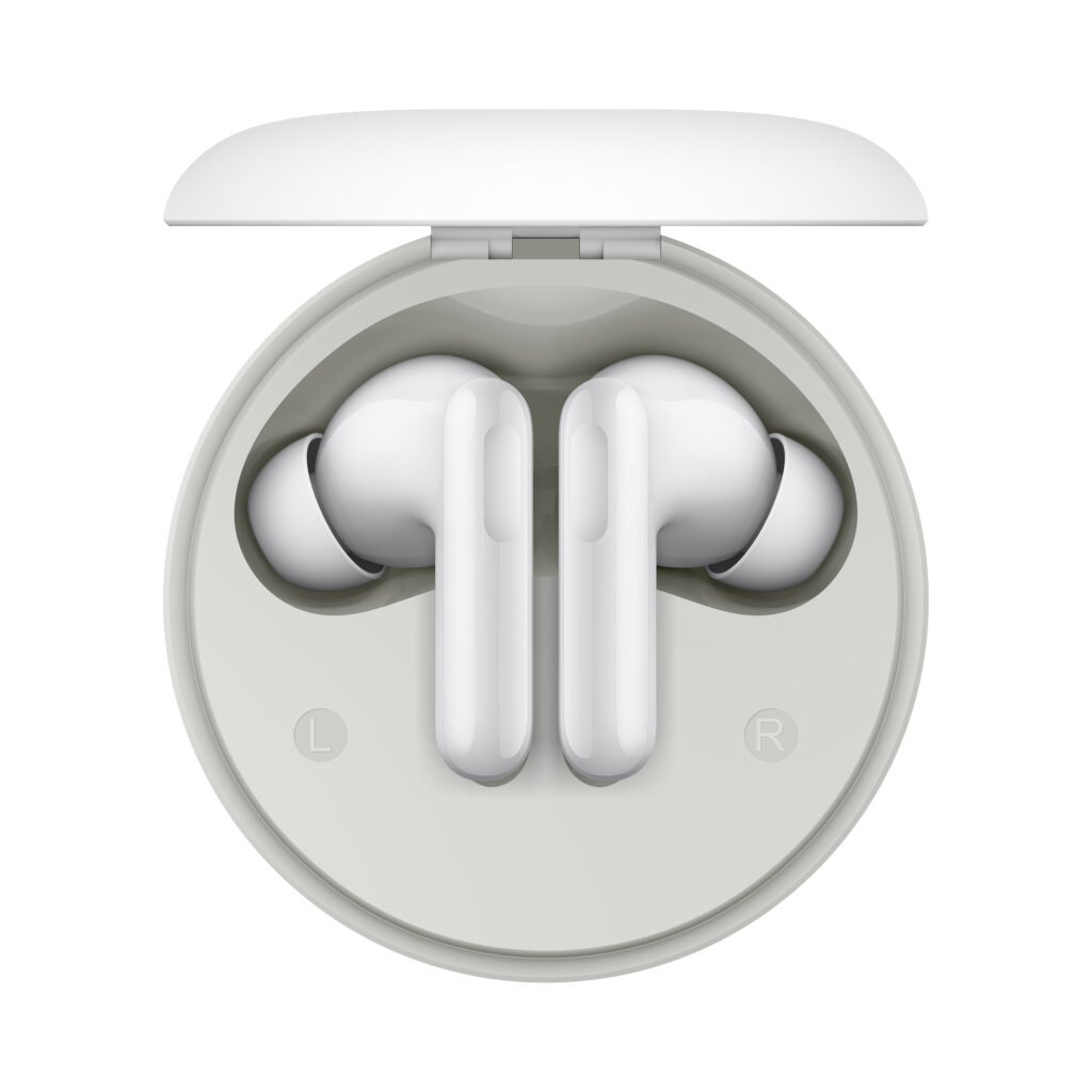 Estuche de carga abierto de los auriculares HONOR Earbuds A Pro con los dos dispositivos en su interior.