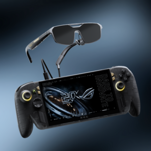 Consola portátil ROG Xbox Ally X20 en acabado translúcido sobre una superficie de madera con iluminación natural.